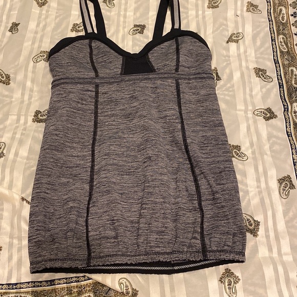 Lululemon - Picture 2 of 9